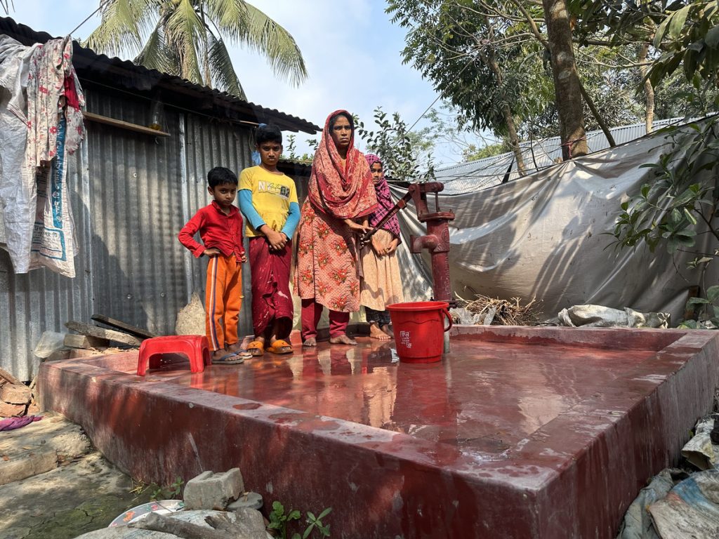 Een van de vijfduizend waterputten die werden geslagen in Bangladesh dankzij de inspanningen van Motalib Weijters. © eigen foto